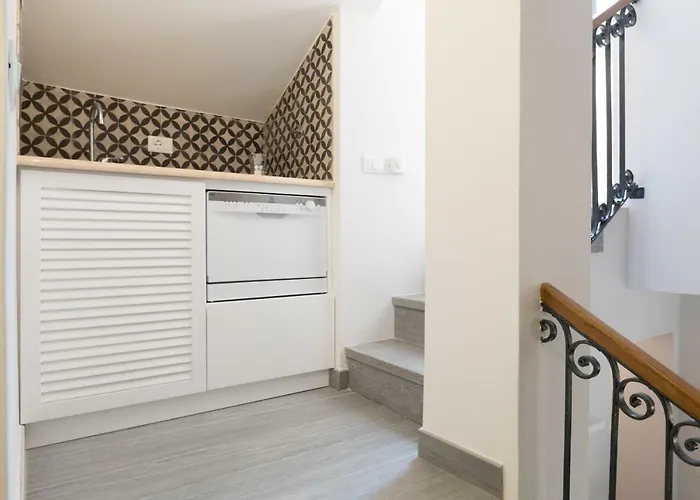 דירה Quiet Pied A Terre With Terrace In Borgo Pio רומא