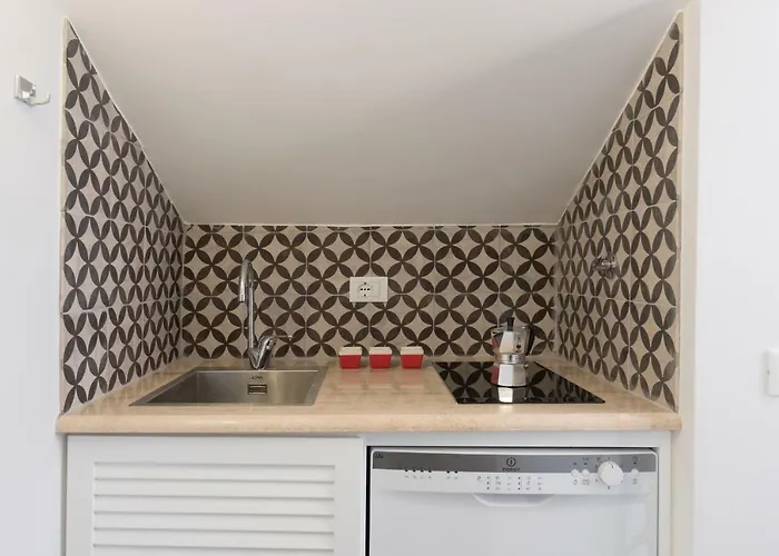 דירה Quiet Pied A Terre With Terrace In Borgo Pio רומא
