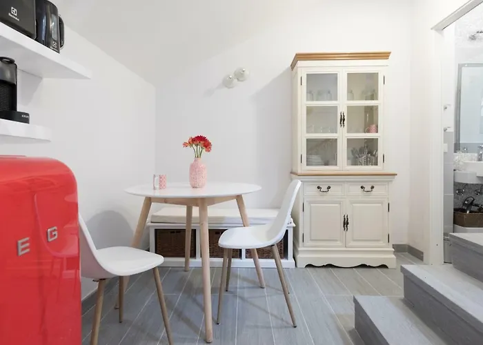 Quiet Pied A Terre With Terrace In Borgo Pio דירה רומא